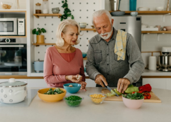 Horário das refeições pode influenciar saúde e longevidade dos idosos