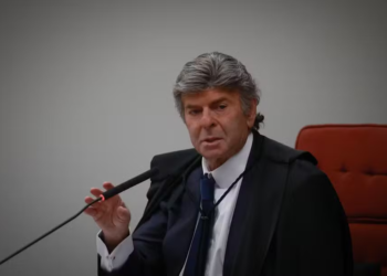 Fux vota para absolver Bolsonaro e demais réus por organização criminosa e dano ao patrimônio e condenar Cid por ataque à democracia