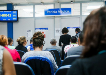 Governo cria programa para acelerar a revisão de benefícios do INSS e reduzir fila de espera