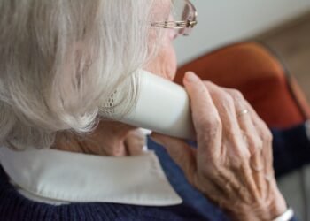 CDH aprova indicação ao governo de regulamentar SAC para idosos