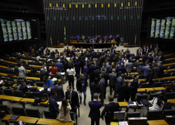 Congresso quer aprovar medida que abre porteira para gasto ilimitado fora do arcabouço