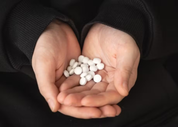 Clonazepam: uso irregular do calmante mais vendido no Brasil causa dependência silenciosa entre idosos