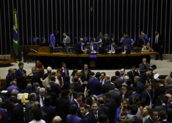 Câmara aprova urgência de projeto que torna hediondo o crime de falsificar bebida