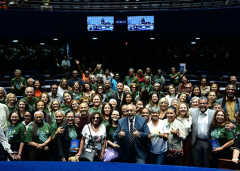 Previdência e respeito aos idosos são temas de sessão em homenagem aos idosos