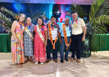 Baile do Havaí promove confraternização e celebra a melhor idade em Trivelato