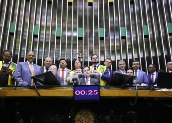 Câmara aprova em 2º turno PEC que regulamenta aposentadoria dos agentes de saúde e de combate a endemias