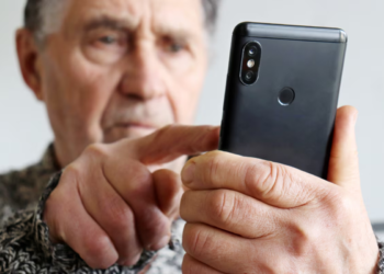 Conectados e em risco: como as apostas online seduzem (e prejudicam) os idosos