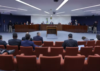 Moraes pede sessão virtual da Primeira Turma do STF para referendar prisão de Bolsonaro