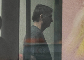 Moraes, Dino e Zanin votam e formam maioria em turma do STF para manter prisão de Bolsonaro