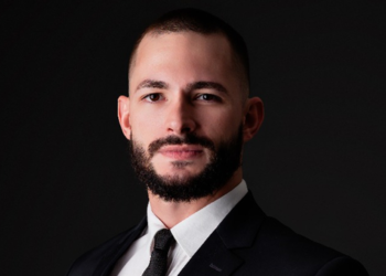 Da natureza jurídica do cartão de crédito consignado: contrato híbrido e seus efeitos legais