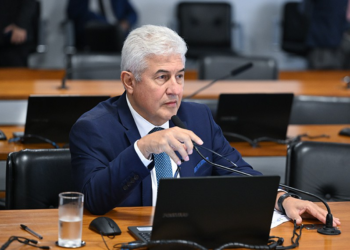 Avança projeto que isenta idoso de contribuir com conselho profissional