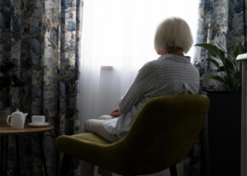 Projeto prevê indenização automática a idosos por fraude; entenda