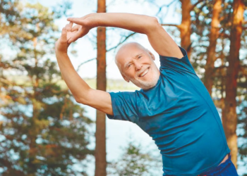 Viver bem a 3º idade em 2026? Especialista dá dicas para saúde de idosos