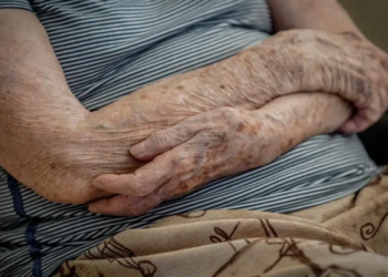 Perda de massa muscular afeta cerca de 17% dos idosos brasileiros