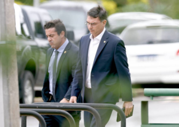 Bolsonaro escolhe Flávio como candidato à Presidência para 2026