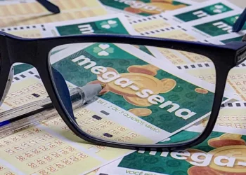 Mega-Sena acumula para R$ 50 milhões; sorteio será na terça (20)