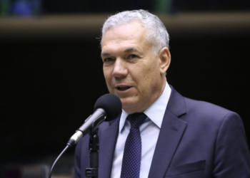 Comissão aprova linha telefônica exclusiva para idosos em bancos