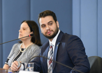 PF prende ex-assessor Filipe Martins após ordem de Moraes