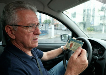 Renovação da CNH após os 70 anos tem novas regras para idosos