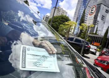 Estacionamento gratuito para idosos: cartão garante direito à vaga especial; veja como solicitar