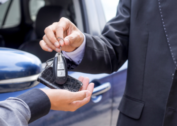 Consumidor será indenizado após sucessivos defeitos em carro zero quilômetro