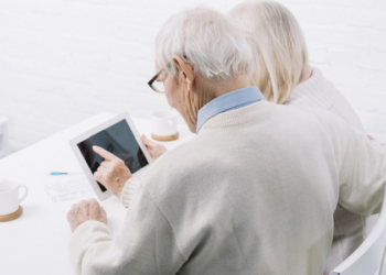 Análise da legislação sobre até que idade o idoso é obrigado a votar nas eleições