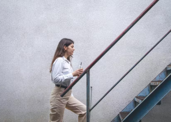 O que conta mais: se mover ao longo do dia ou treinar na academia?