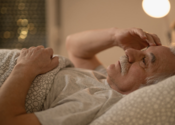 Idosos são os que dormem menos e especialista alerta para risco de demência