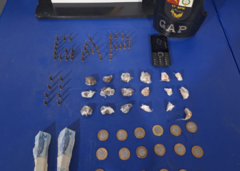 PM prende idoso membro de facção criminosa com munições e drogas