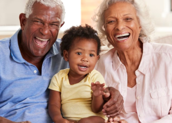 Cuidar dos netos aumenta memória e habilidades cognitivas em idosos