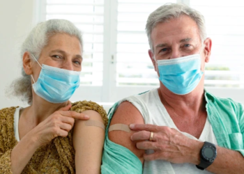 Vacinas para idoso: por que vale a pena verificar se estão em dia agora mesmo?