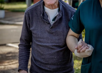 Quem vai cuidar de você quando ficar velho? O Brasil não está preparado