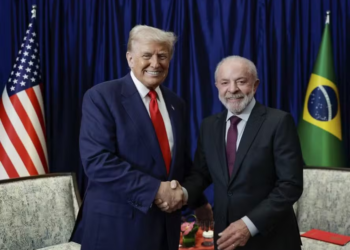 Visto negado a assessor de Trump e recusa a receber presos elevam tensão diplomática entre Brasil e Estados Unidos