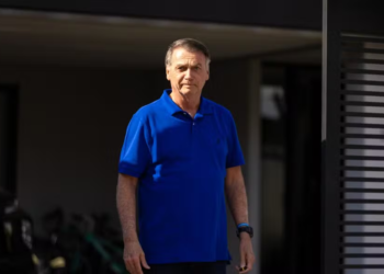 Bolsonaro é internado com broncopneumonia; entenda o que é a condição