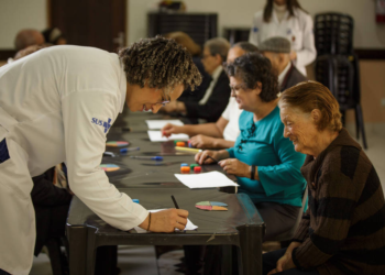 Estimulação cognitiva melhora memória e bem-estar em idosos, aponta estudo da USP