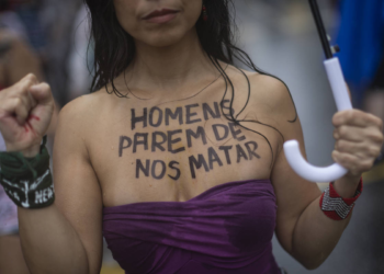 Vítima de violência doméstica receberá alerta em relógio sobre aproximação de agressor