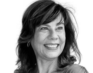 Por que mulheres de 40 anos se sentem velhas, invisíveis e descartáveis?