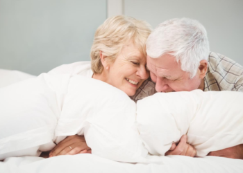 Cheiro de idoso: o que causa o odor que muita gente comenta