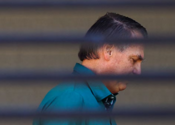 Moraes determina prisão domiciliar a Bolsonaro por 90 dias após alta de hospital