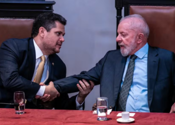 Alcolumbre libera quebra de sigilo de Lulinha, mas faz aceno ao Planalto