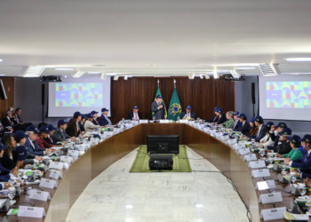 Metade dos ministros deixa o governo, e Lula cobrará atuação em campanha eleitoral