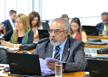 CDH aprova exigência de assinatura física para idosos contratarem empréstimos