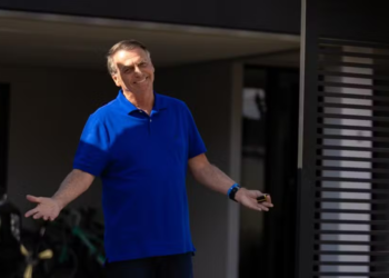 Moraes vota para manter Bolsonaro preso na Papudinha e nega domiciliar