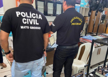 Polícia Civil e Procon fiscalizam loja de móveis em Acorizal investigada por golpes em aposentados