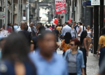 Abono salarial começa a ser pago para nascidos em março e abril