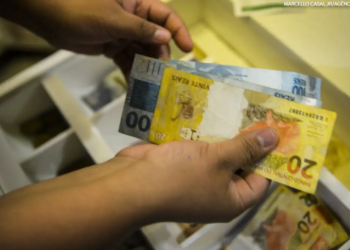 Governo do Brasil propõe salário mínimo de R$ 1.717 em 2027