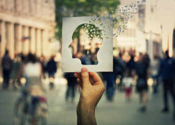 Alzheimer: entenda os três estágios da doença e os sintomas esperados em cada um