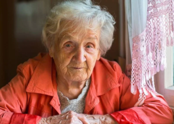 O silêncio dos idosos pode esconder dores emocionais profundas que passam despercebidas até dentro da própria família