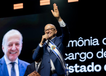 Otaviano Pivetta recebe faixa de governador e reforça compromisso de seguir com investimentos em todas as áreas