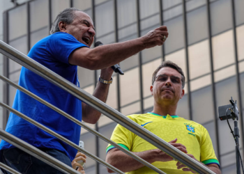 Flávio Bolsonaro se reaproxima de Malafaia, atrai novas congregações e amarra apoio evangélico